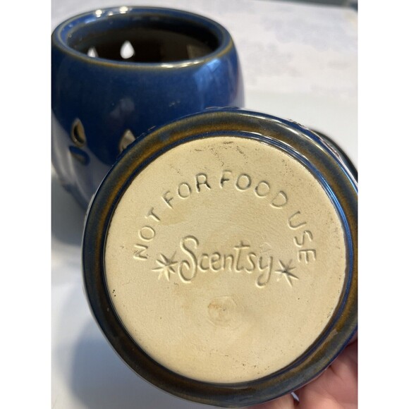 Scentsy Hanukkah Menorah Blue Ceramic Wax Warmer Full Size Retired Tested - Picture 6 of 15